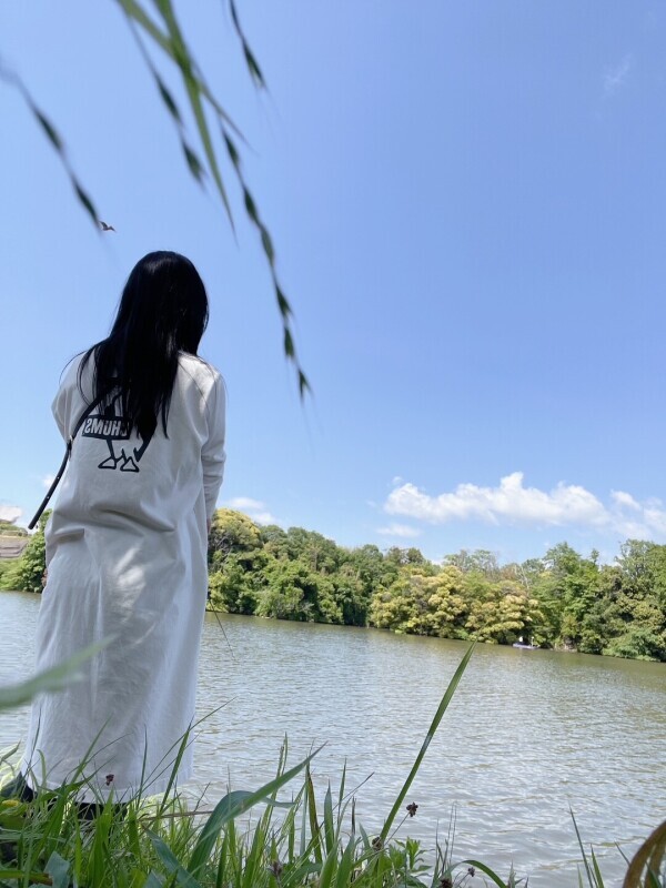 青い空、白い雲、茶色い湖(爆)