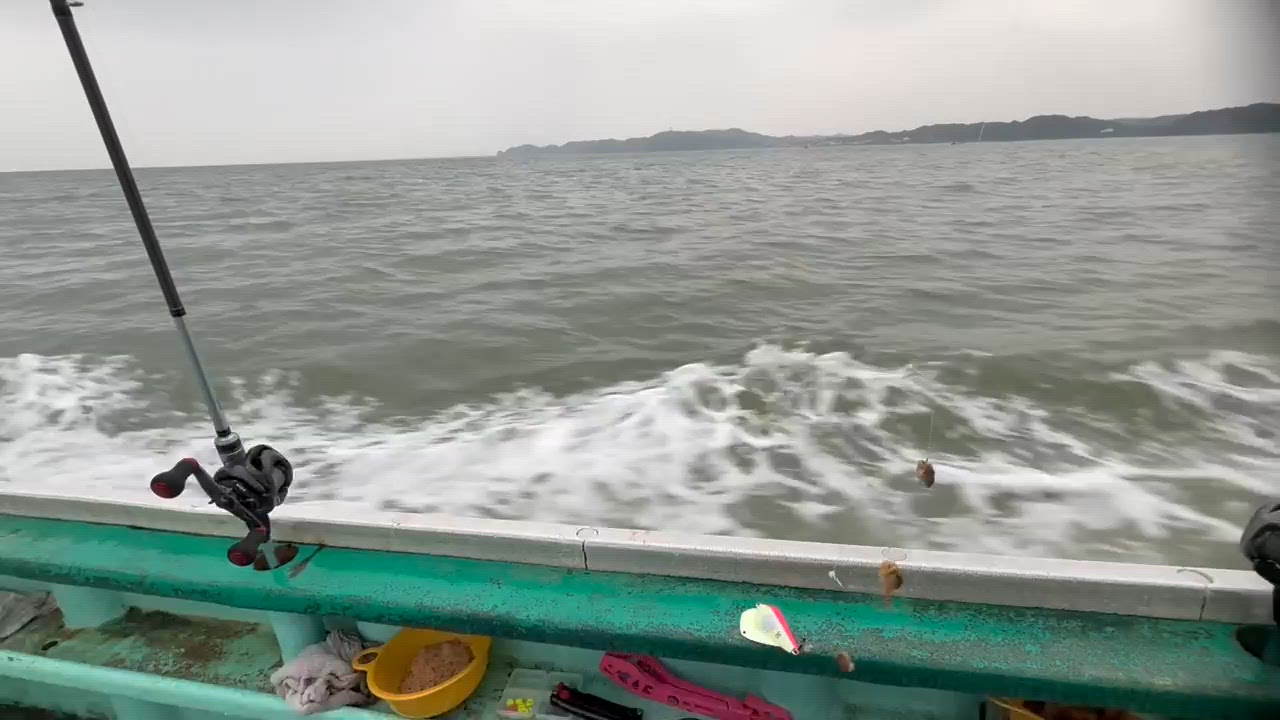 小雨が降る中 出港三