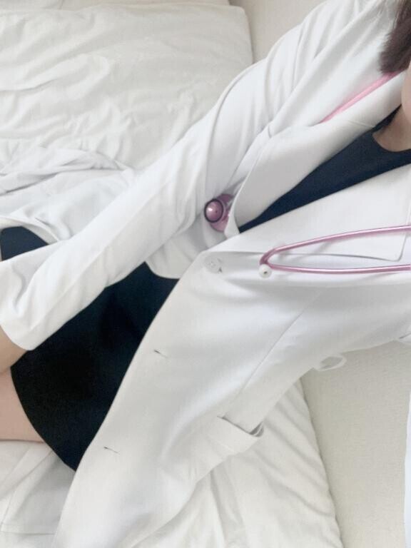 白衣のももなはすきですか？