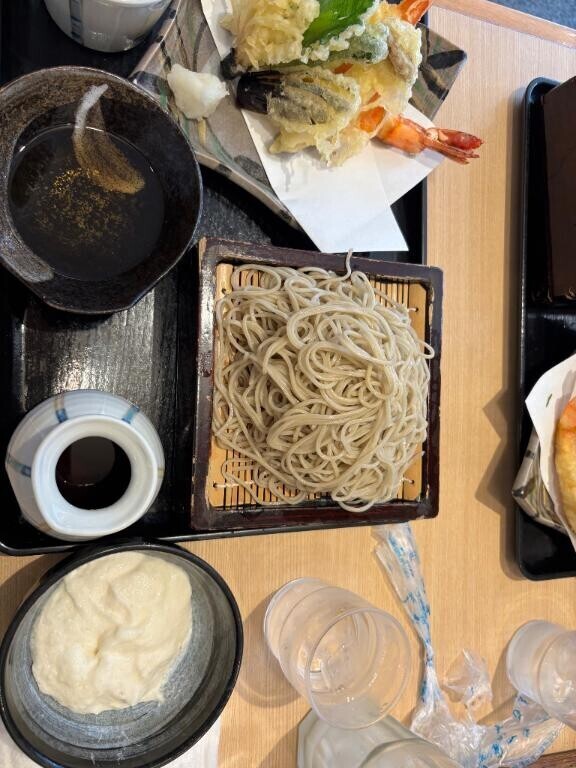 今日は蕎麦屋行った笑笑