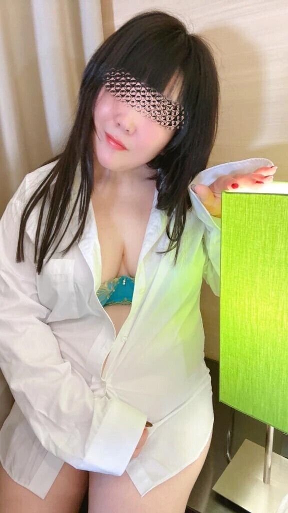 ライトの光の下で…