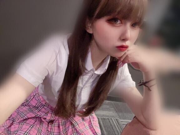クラスのマドンナは実は痴女