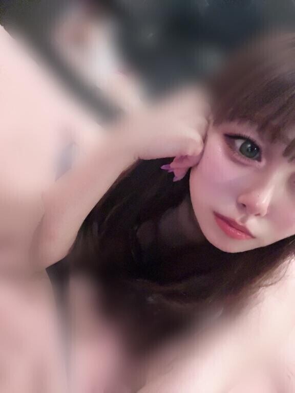 隣で?