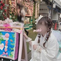 花屋の軒先にカーネーションが並ぶ季節となりました。