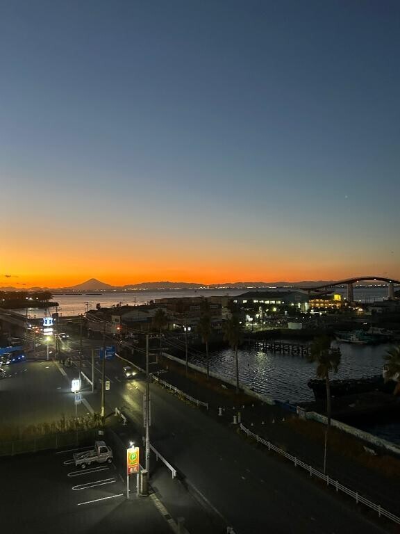 よん4️⃣✌🏻