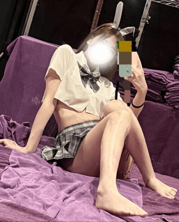 フラフラにネオンバニーガール