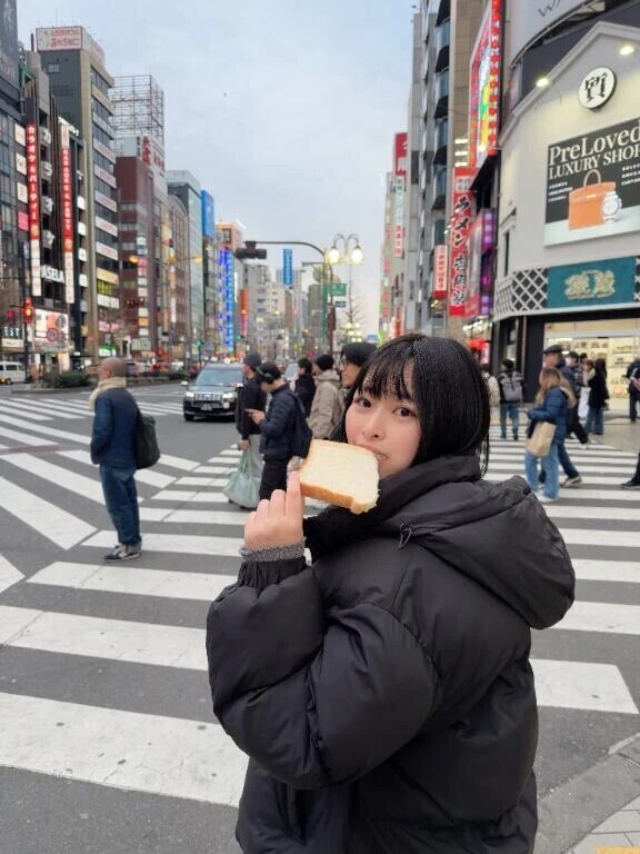 パンくわえると