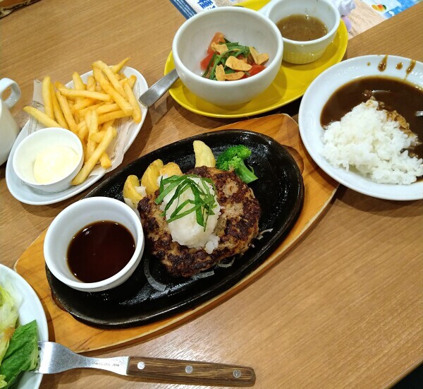 今夜はハンバーグ🍴