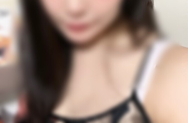 |ω•)ﾁﾗｯ
