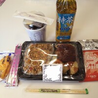 ちょっと遅めのお昼ゴハンです🥢