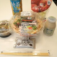 今日もコンビニごはん🥢