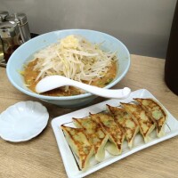 とん汁ラーメン🍜🥢VS味噌ラーメン🍜🥢