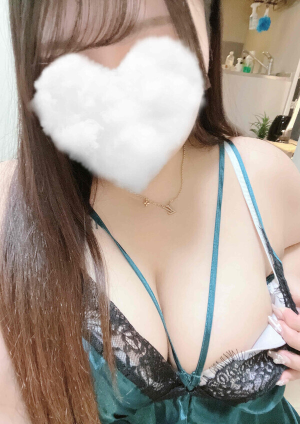 見えちゃいそ👀