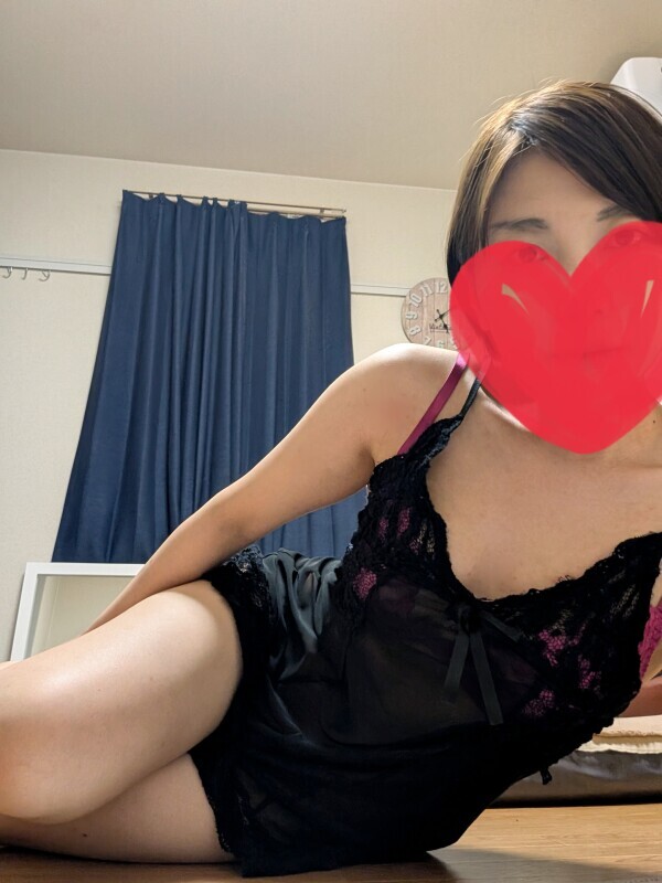 透け感黒×派手めのランジェリーの組み合わせに