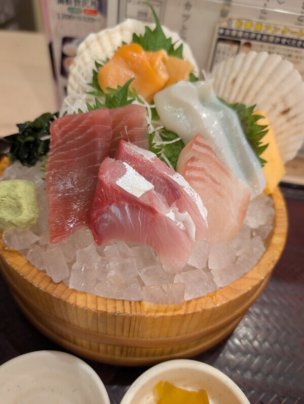 お昼からお刺身をばーん