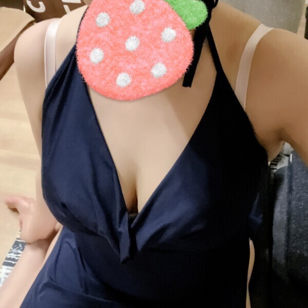 |•,,)ﾁﾗｯ