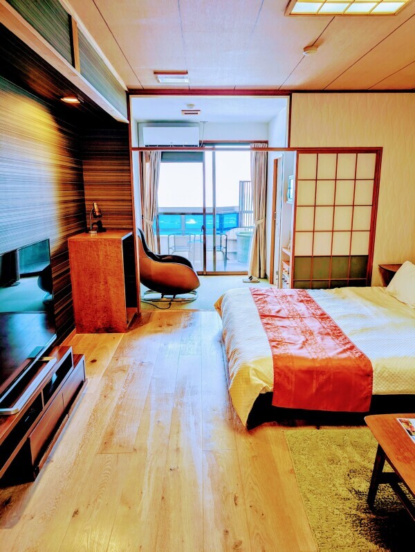 お部屋は…