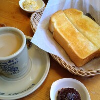 20時間ぶりの食事中☕