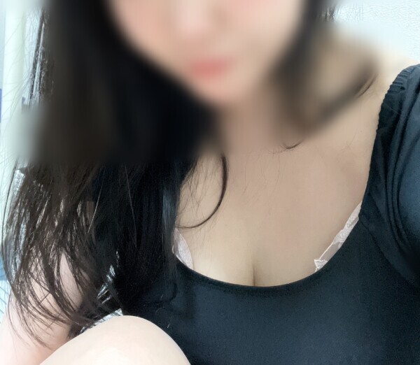 |ω•)ﾁﾗｯ →⸜(*ˊᗜˋ*)⸝