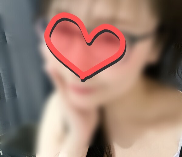 |ω•)ﾁﾗｯ → ⸜(*ˊᗜˋ*)⸝