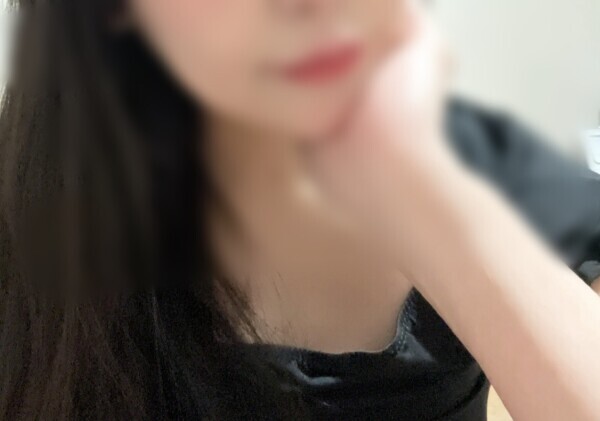 |ω•)ﾁﾗｯ