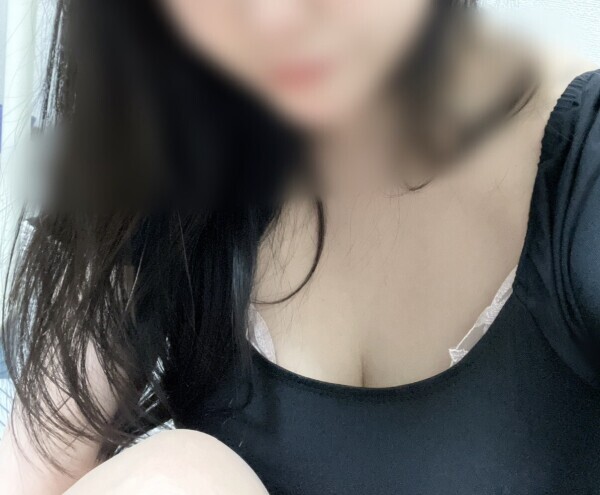 |ω•)ﾁﾗｯ
