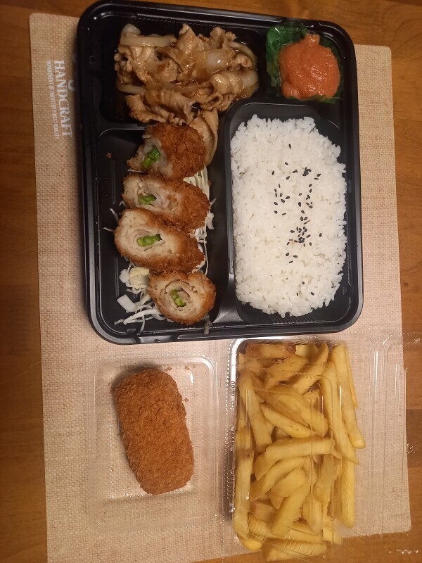 夜ごはん😋🍚