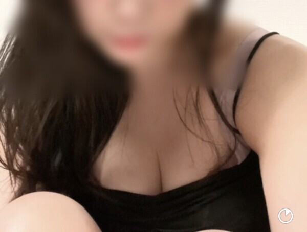 |ω•)ﾁﾗｯ