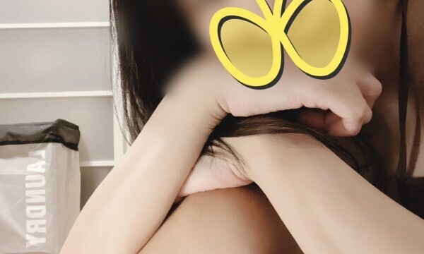 |ω•)ﾁﾗｯ