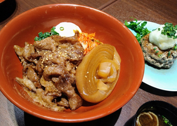 飲めるハンバーグ