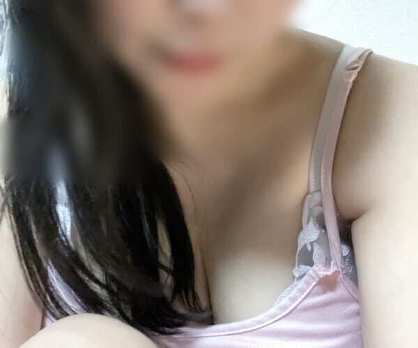 |ω•)ﾁﾗｯ