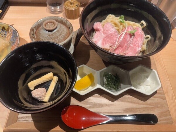 本日もお休みです(*.ˬ.)"