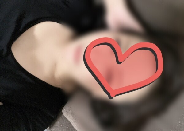 |ω•)ﾁﾗｯ