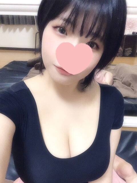 綾瀬ゆりな(24)