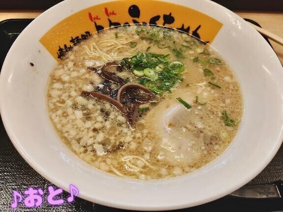 博多ラーメン＝バリカタのイメージでしたが、粉落としも気になりました！