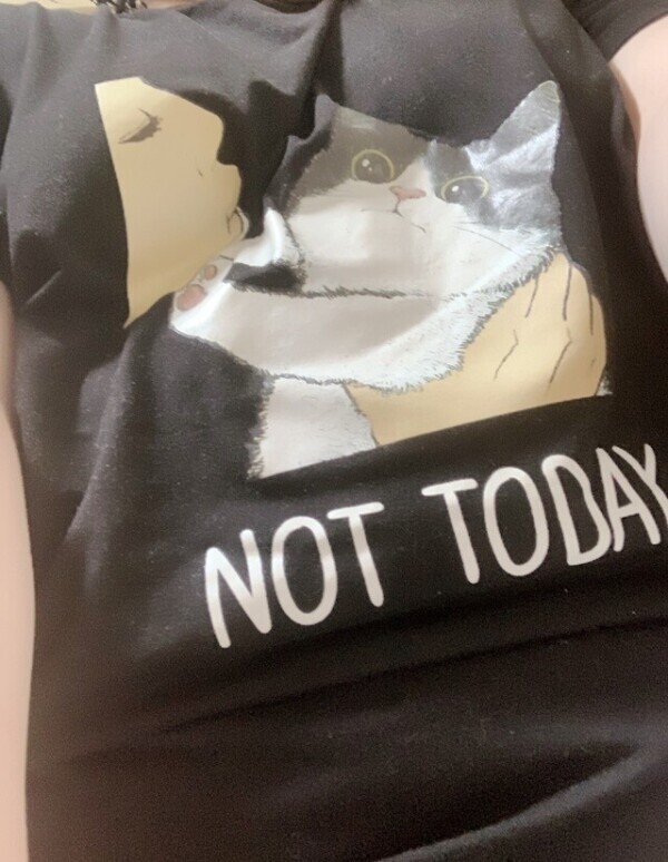 この服の下は…