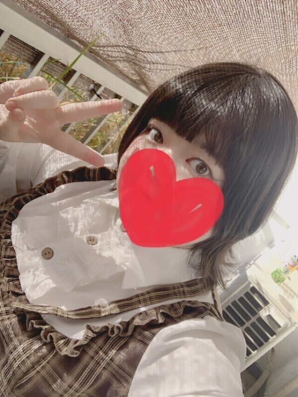 この服の下にえちえちピンク下着