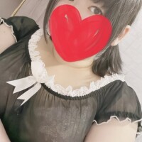 どっちのメイド服が好き？？