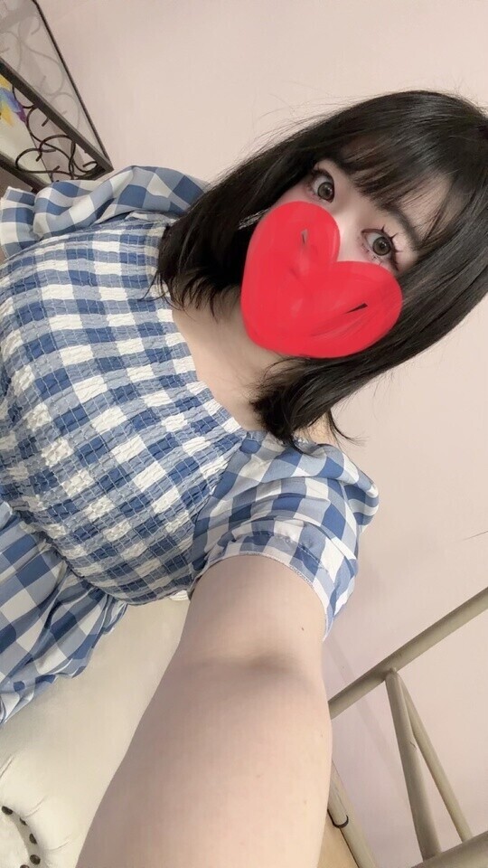 清楚な服の下は