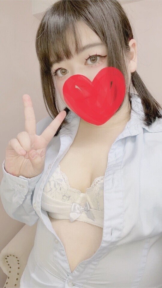 制服で撮影したよ🎀