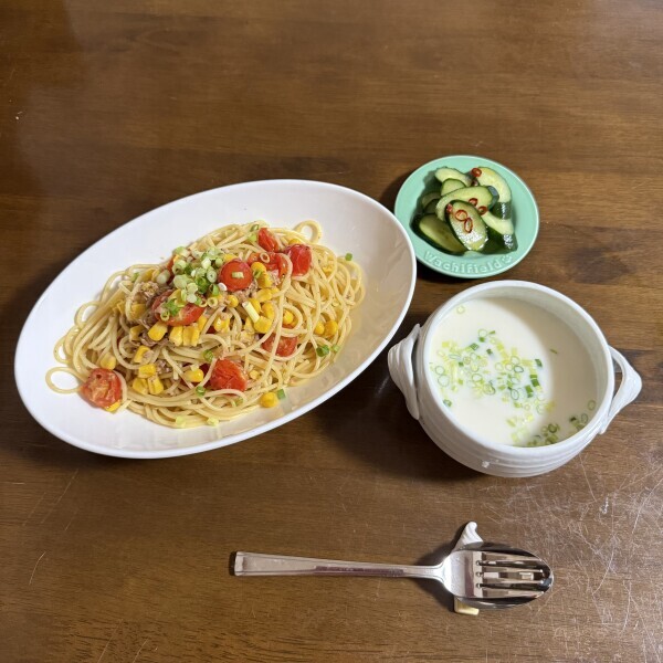 今日の夕飯は彩りパスタ?