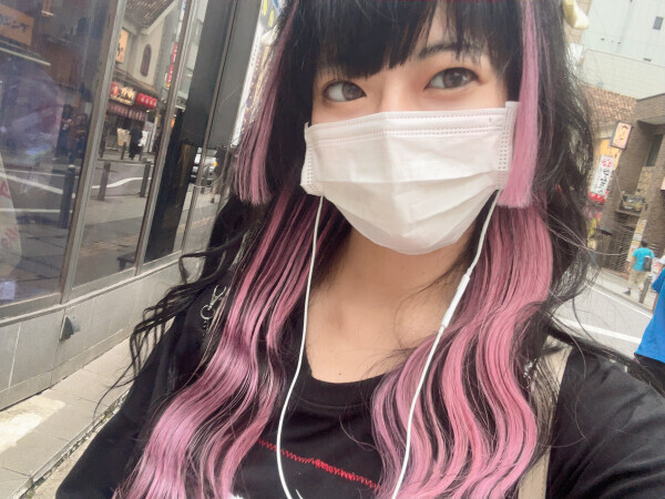 お久しぶりです。黒にしました。