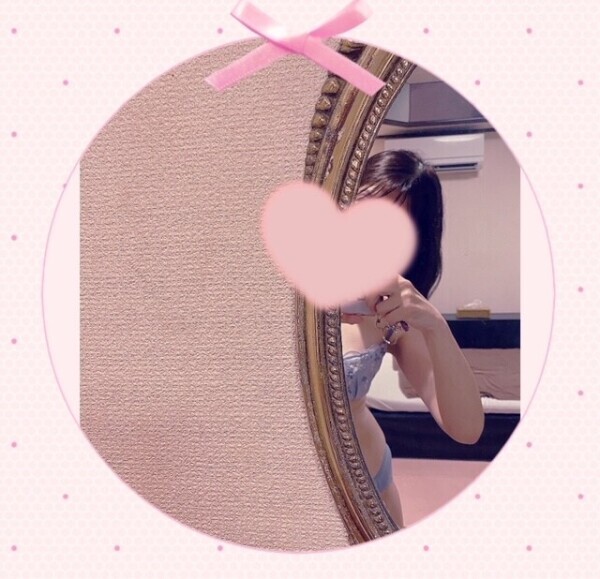 今日はブルーの