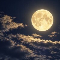 今夜は満月?