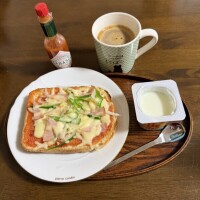 朝はピザトースト???