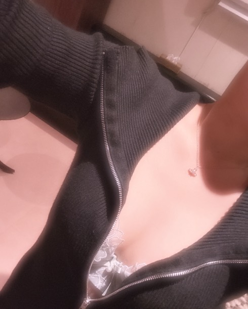 見せてもいい&hellip;？少しだけだよ?