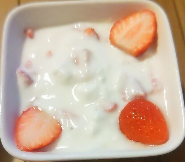 食後のイチゴのヨーグルト⭐️