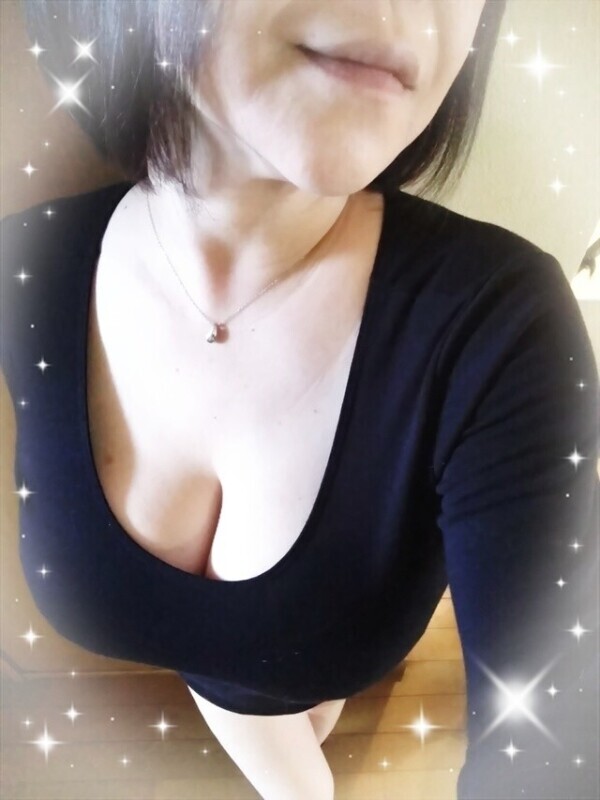 連休前の夜は…