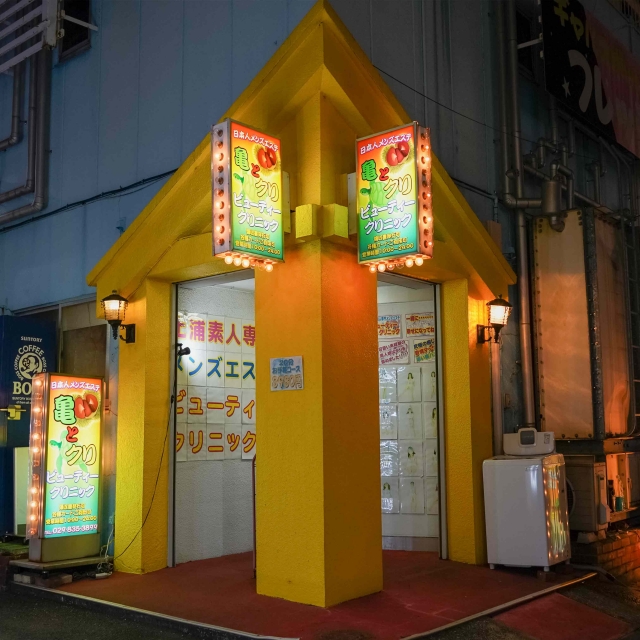 夜の外観の様子です。