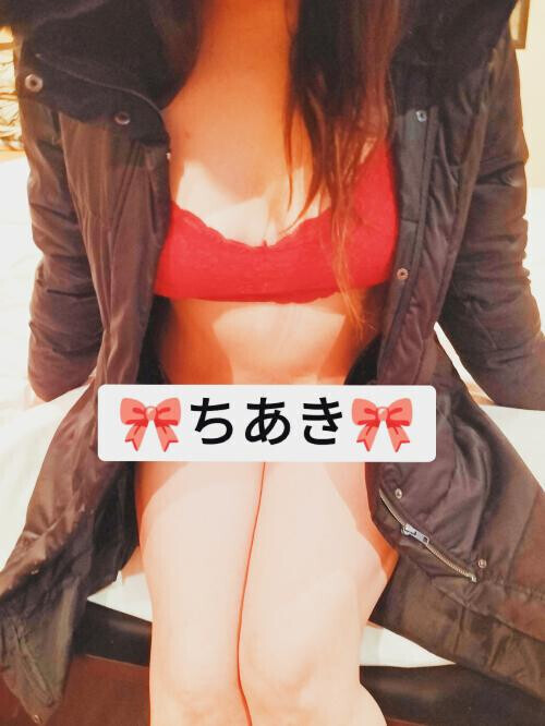 寝る子は……